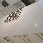 Кварцовий агломерат Калакатта Венато (Calacatta Venato) Білий