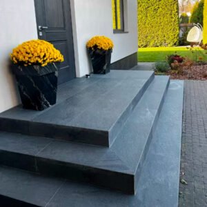Вхідні сходинки з граніту