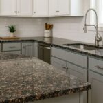 Стіл з граніту Корнинське: Фігурний Профіль Торця (Канелюра), Для Класичних Інтер'єрів - Зображення 2