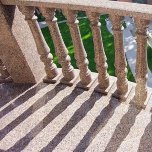 Балясини та перила з граніту