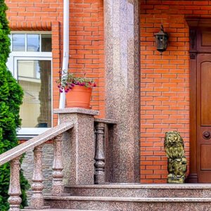 Колони з граніту