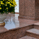 Плита гранітна для облицювання вхідної групи термооброблена