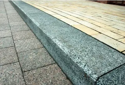 Гранітні бордюри